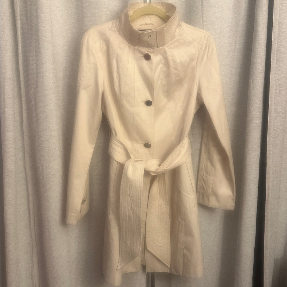 Green with Envy Cream Light Trench Coat Size Medium with belt and silver buttons